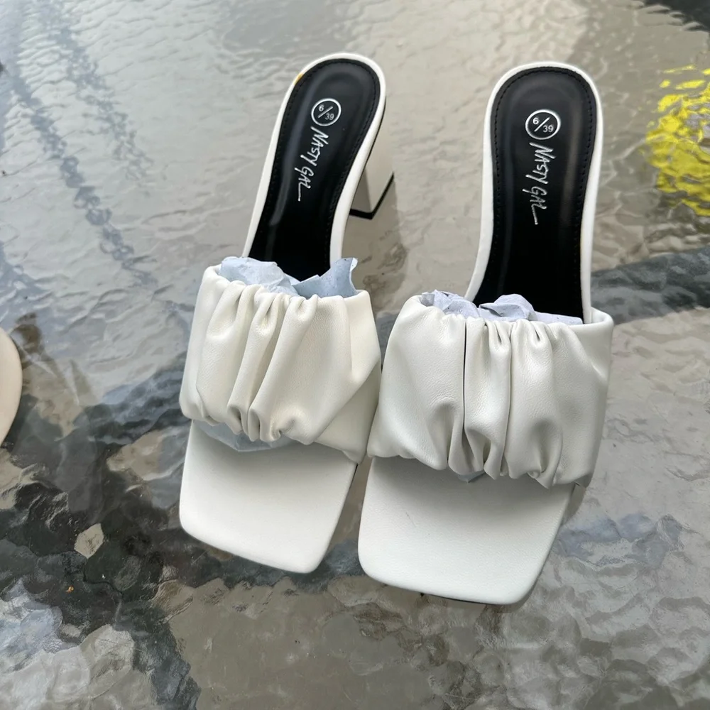 NASTY GAL WHITE RUCHED HEELS - Picture 4 of 4